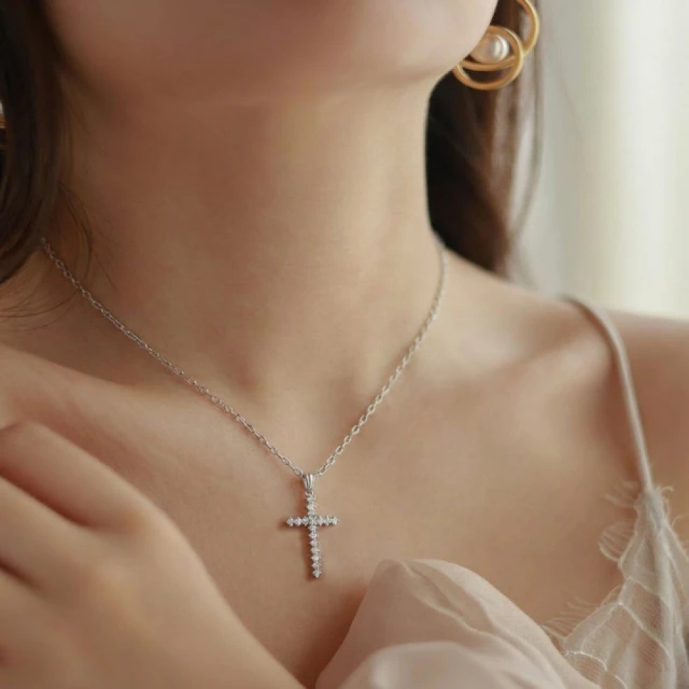 【City Diamond 引雅】網路獨家 天然鑽石白K金十字架墜子 項鍊(璀璨流光系列)