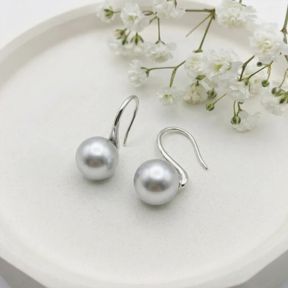 【City Diamond 引雅】日本AKOYA珍珠 8-8.5mm 真多麻色 純銀 勾式耳環 (東京Yuki系列)