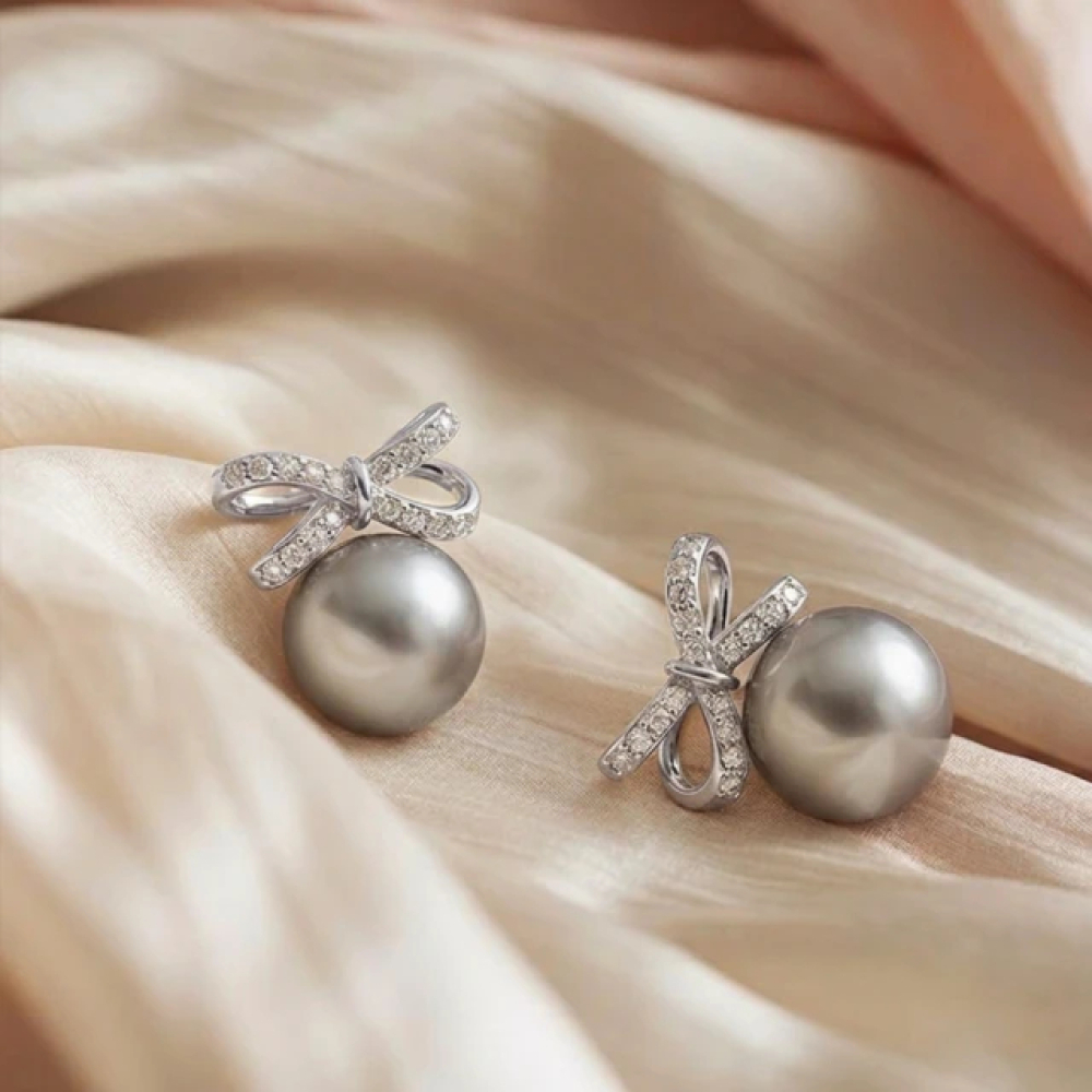 【City Diamond 引雅】網路獨家 日本AKOYA珍珠 7.5-8mm 真多麻色 純銀 水鑽 蝴蝶結 耳環 (東京Yuki系列)