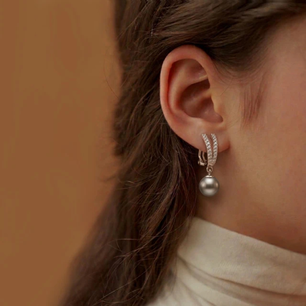 【City Diamond 引雅】網路獨家 日本AKOYA珍珠 7.5-8mm 真多麻色 純銀 水鑽 夾式耳環 (東京Yuki系列)