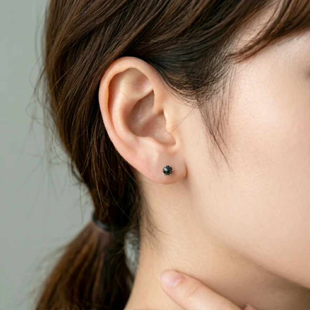 【City Diamond 引雅】日本 鉑金 天然鑽石 黑鑽 30分 六爪耳環 (東京Yuki系列)