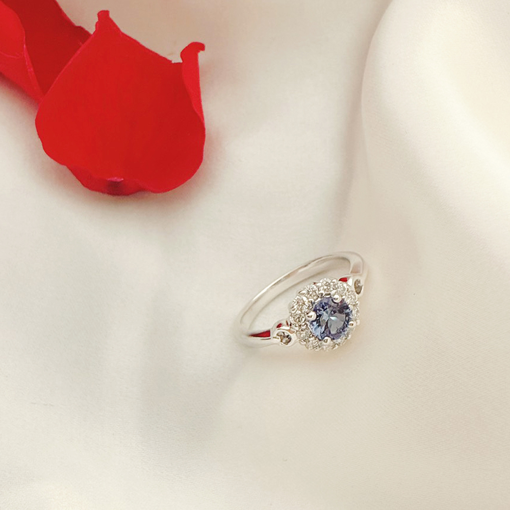 【City Diamond 引雅】『月光寶石』天然丹泉石 坦桑石50分 白K金鑽石戒指 鑽戒